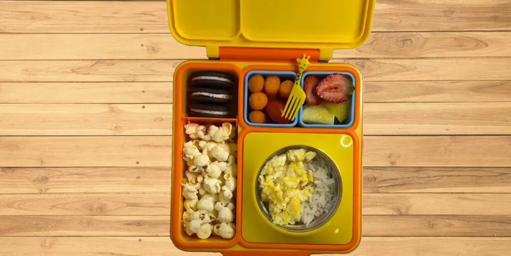 Scrambled-Eggs-with-Toast-for-kids-lunch-box